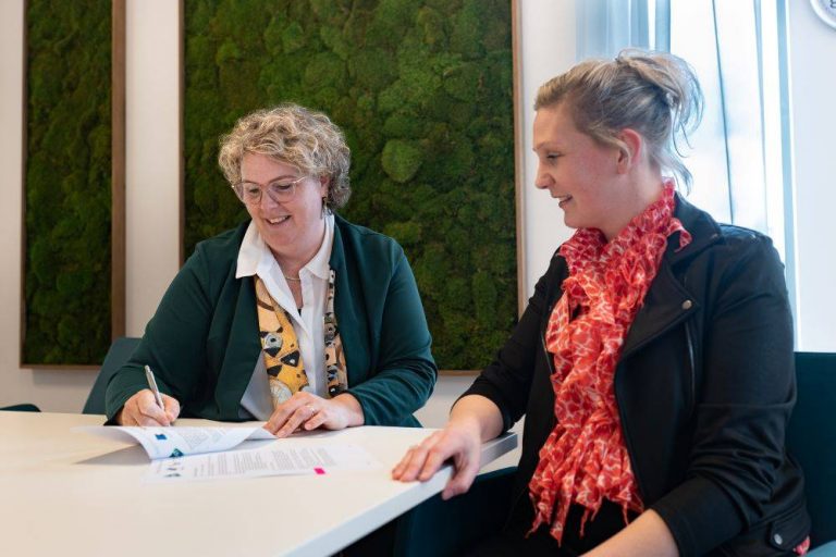 Joyce Berger en Leonie Mekenkamp RON